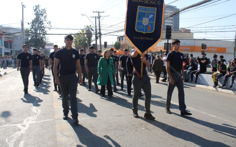 Liceo Manuel Arriarán Barros participó del desfile por los 100 años de La Cisterna y recibió importante reconocimiento