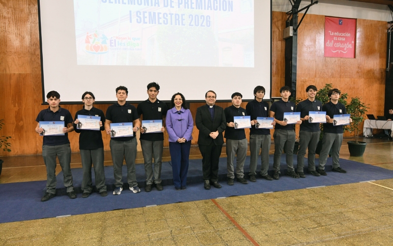 Comunidad reconoció el esfuerzo y compromiso de sus estudiantes en las Premiaciones del Primer Semestre 2026