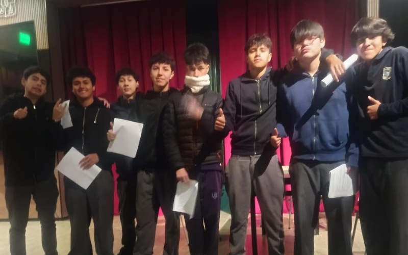 Estudiantes de Segundo Medio dan vida a las palabras con lectura dramatizada en clases de Lenguaje