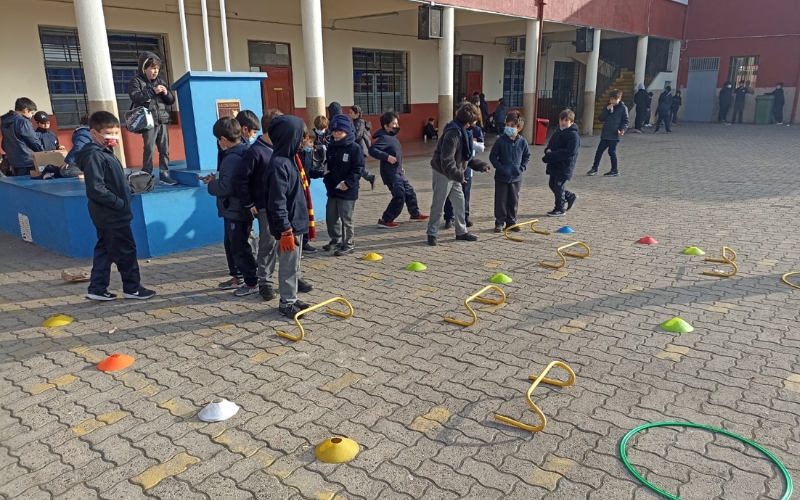 Mediadores escolares realizan entretenida tarde de juegos para cursos menores