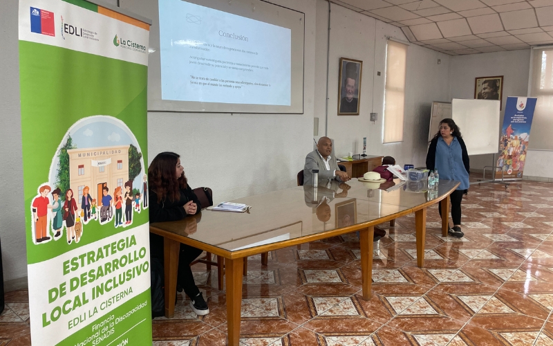 Charla para padres en el LAB: una alianza entre familia, escuela y comunidad