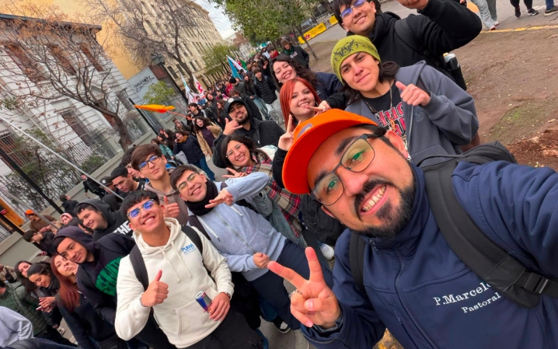 Jóvenes de nuestro liceo participaron como voluntarios en la Peregrinación a San Alberto Hurtado