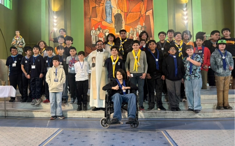 Caminando al estilo de Don Bosco: Estudiantes vivieron su emotiva investidura en el Club Domingo Savio